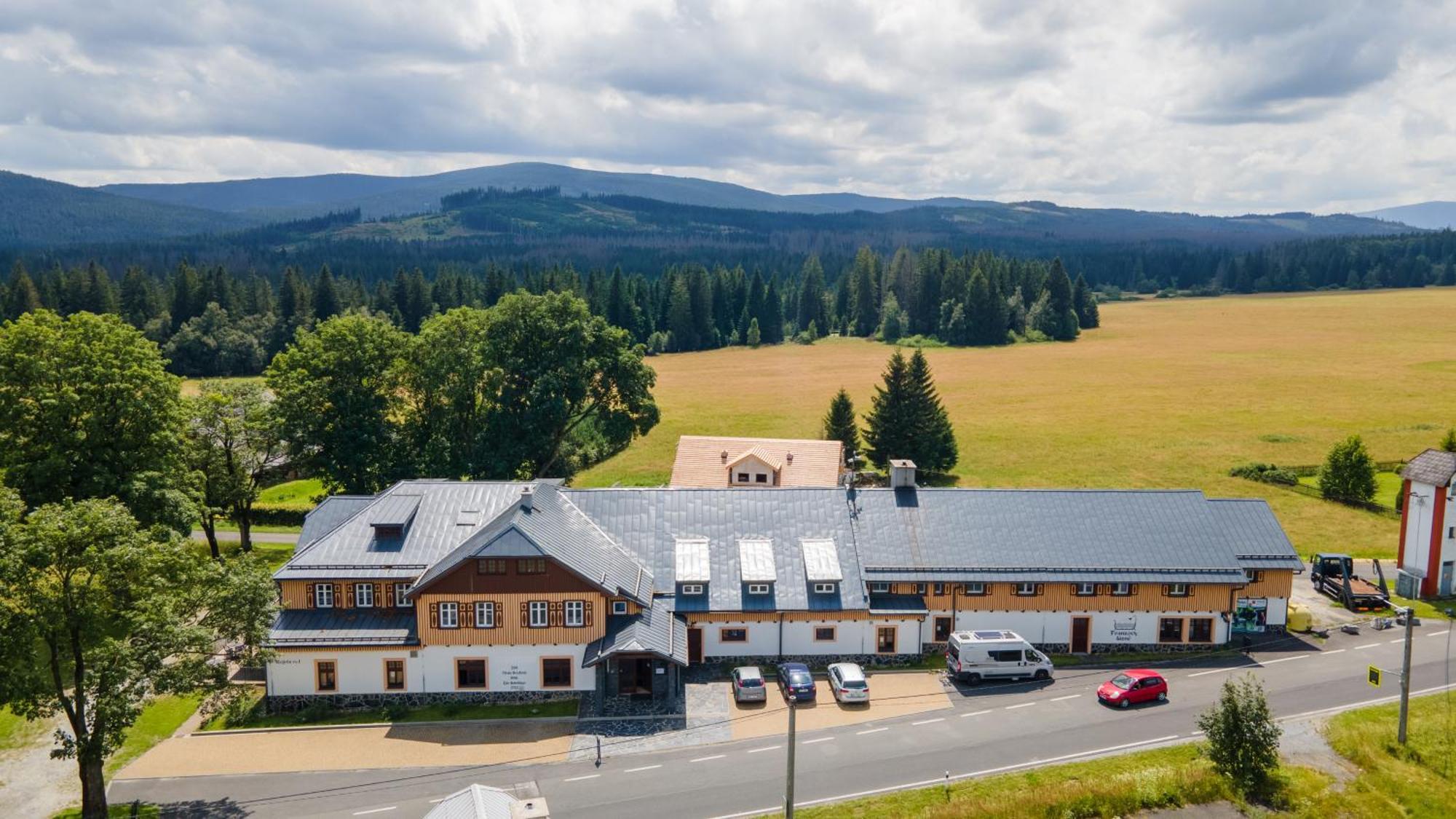 Hotel Franz Рейвиз Экстерьер фото