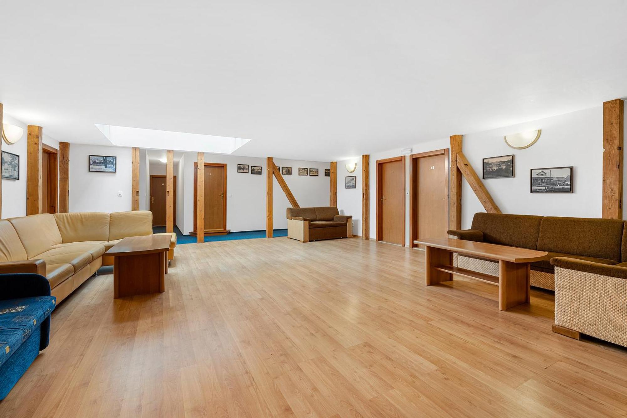 Hotel Franz Рейвиз Экстерьер фото