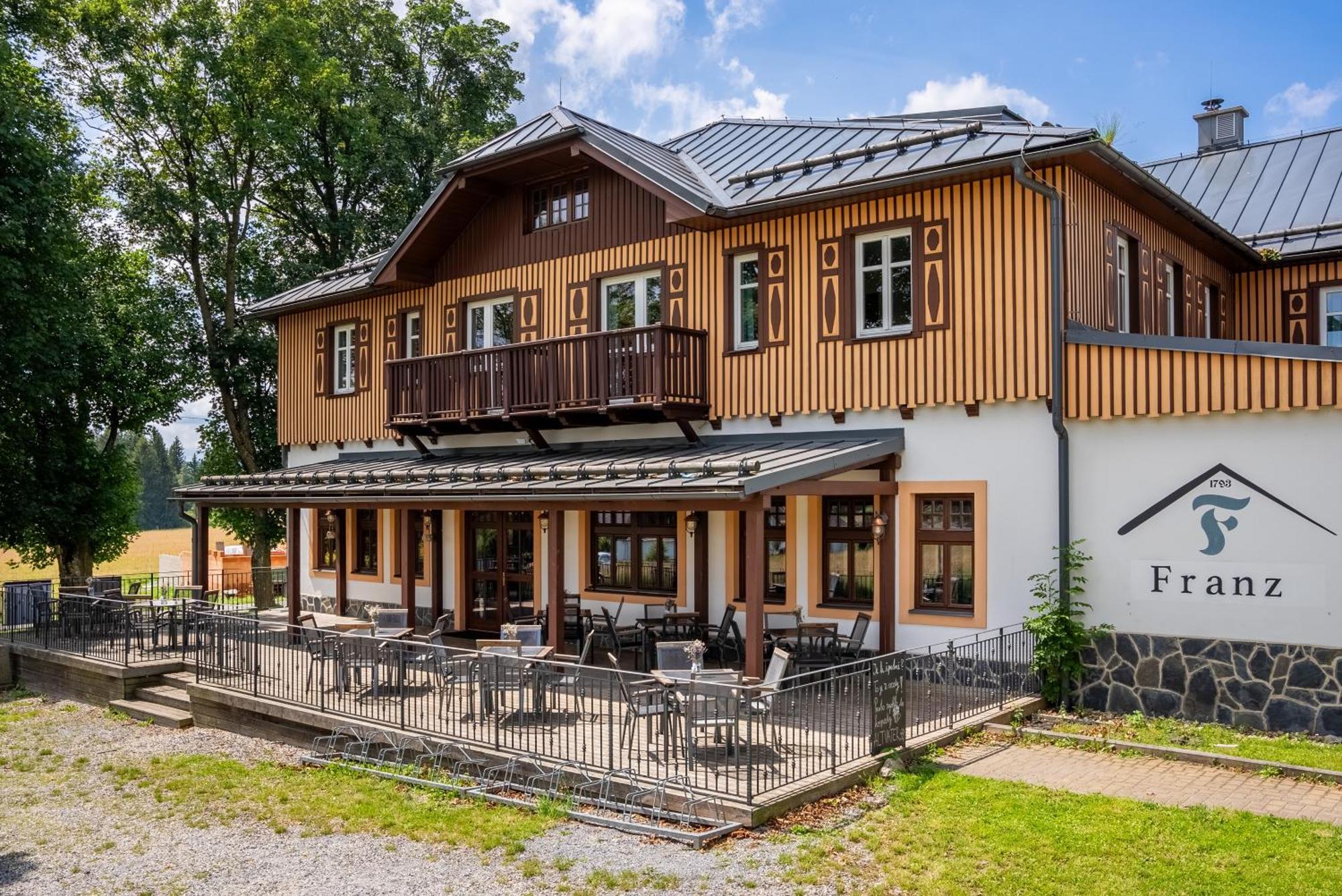 Hotel Franz Рейвиз Экстерьер фото